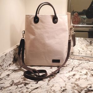 Camera bag / tote bag with adj padded cube